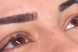 Combo Brows 4 em 1 3 cs1 - Aproveite nossa oferta exclusiva de um Combo Brows 4 em 1 e amplie suas habilidades estéticas. Aprenda técnicas avançadas de Brow Lamination, Clareamento Íntimo, Micropigmentação e Design de Sobrancelhas em um pacote completo. Este Combo abrangente é ideal tanto para iniciantes quanto para profissionais em busca de aprimoramento. Torne-se um especialista completo em beleza com nosso Combo de cursos 4 em 1.