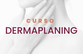 Dermaplaning 12 derma img1 - Experimente o Dermaplaning para uma pele incrivelmente suave e radiante. Remova suavemente as células mortas e os pelos faciais, revelando uma aparência rejuvenescida. Descubra o segredo da beleza da pele agora!