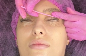 Lash Lifting 5 im3 - Eleve suas habilidades com nosso curso online de Lash Lifting. Aprenda as técnicas mais avançadas para realçar os cílios de forma natural. Inicie sua jornada para se tornar um expert em Lash Lifting agora mesmo!