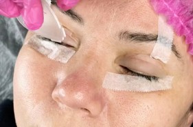 Lash Lifting 8 im7 - Eleve suas habilidades com nosso curso online de Lash Lifting. Aprenda as técnicas mais avançadas para realçar os cílios de forma natural. Inicie sua jornada para se tornar um expert em Lash Lifting agora mesmo!