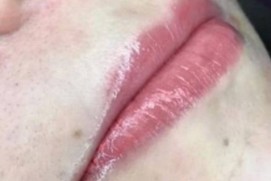 Combo Magic Lips 3 em 1 4 ml2 - Descubra a magia do nosso Combo Magic Lips 3 em 1. Transforme seus lábios com estilo e praticidade. Experimente agora para um sorriso deslumbrante!